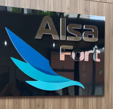 Foto de uma placa com a logo da Alsa Fort